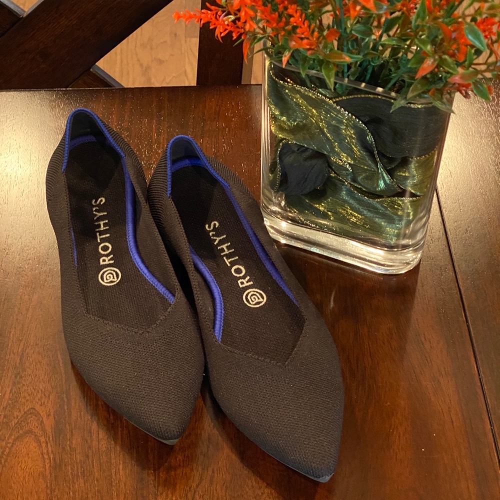 ♥️ Rothy’s Black Pointed Toe Flats Auth. w/Inserts
